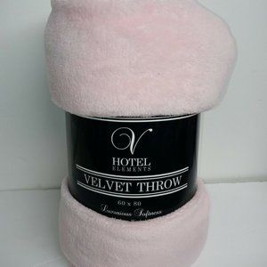 Velvet Throw (Light Pink)